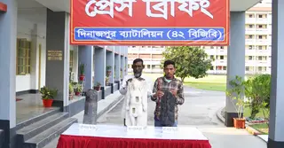 দিনাজপুরে বিজিবির বিশেষ অভিযান; তিনটি প্রত্নমূর্তিসহ আটক ২